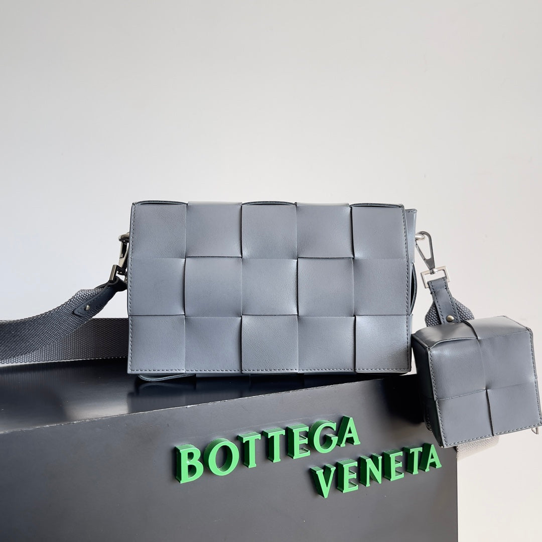 Bottega Veneta Cassette Men's and Women's Solid Color Leather Woven Shoulder Crossbody Bag Bags #75755