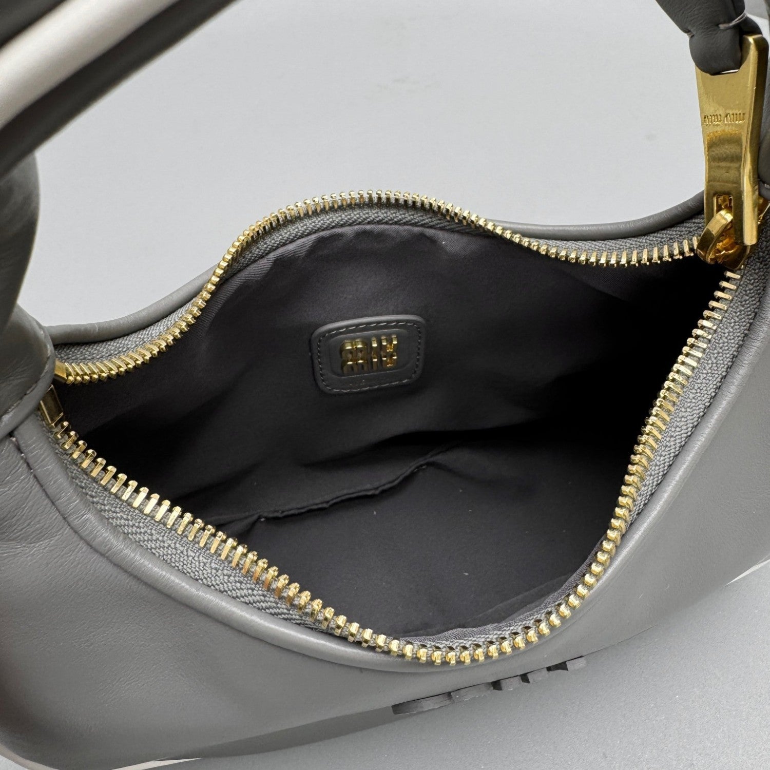 MiuMiu Wander Women's Zipper Closure Quilted Napa Leather Shoulder Crossbody Handbag Bag Bags #76557