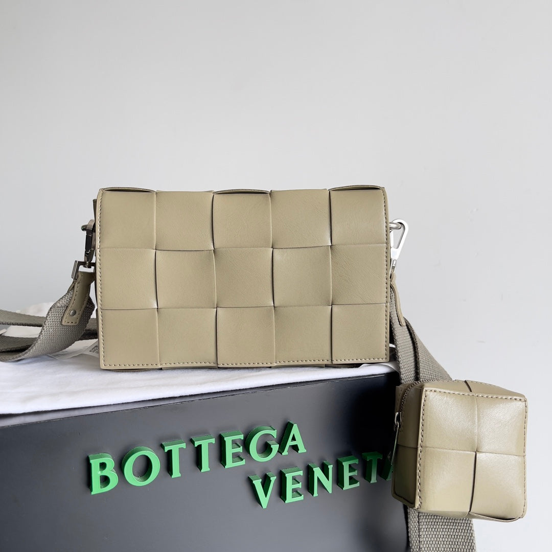 Bottega Veneta Cassette Men's and Women's Solid Color Leather Woven Shoulder Crossbody Bag Bags #75755