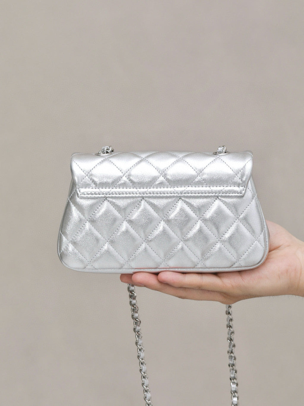 Chanel Women's Solid Color Diamond Pattern Sheepskin Chain Shoulder Strap Crossbody Bag Bags Metallic-colored Leather Tends To Fade Easily #77781
