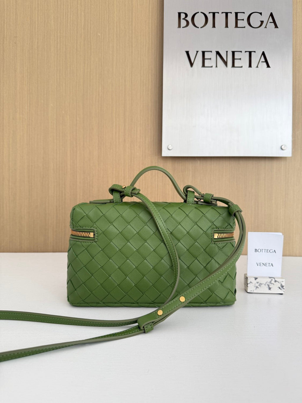Bottega Veneta Bang Bang Women's Gold Accessories Zipper Closure Solid Color Calfskin Shoulder Crossbody Handbag Bag Bags #76533