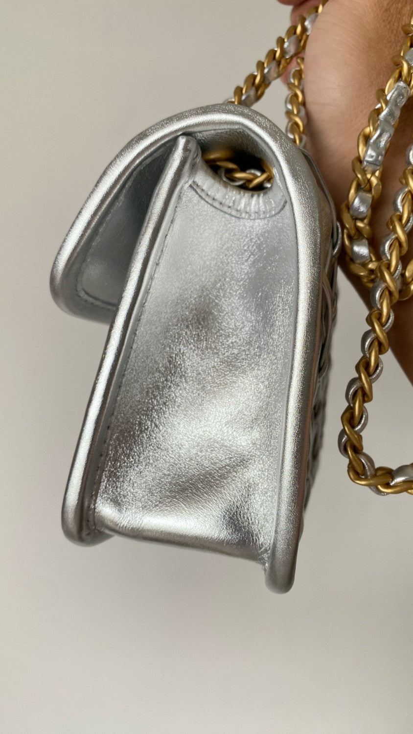Chanel Women's Silver Lattice Chain Metallic Mirror Calfskin Shoulder Crossbody Bag Bags Metallic-colored Leather Tends To Fade Easily #76372